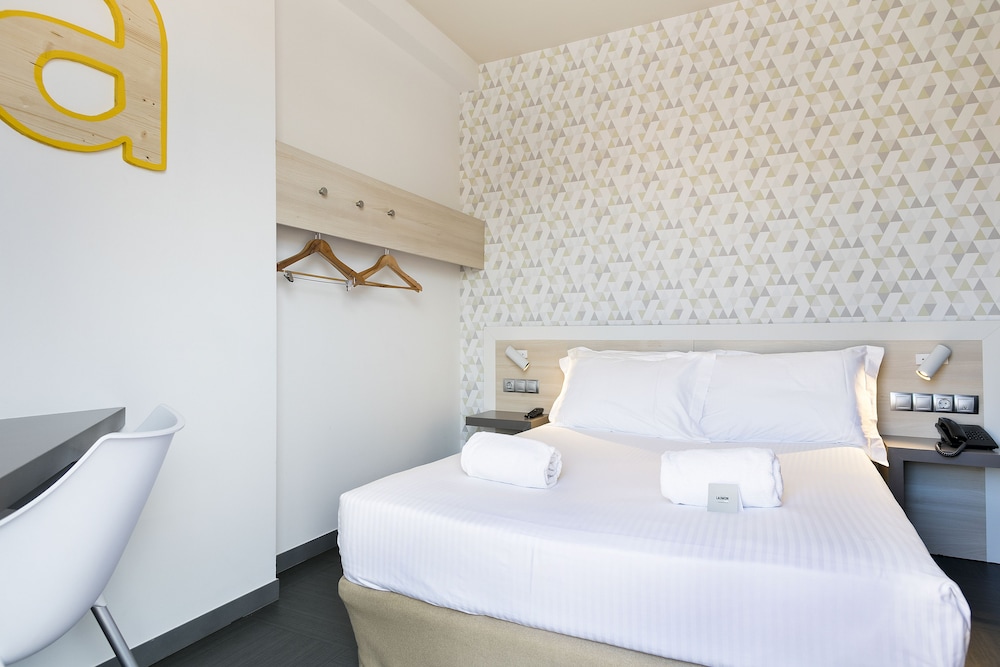 Hotel Acta Laumon — Hotel rooms in Barcelona, Catalonia