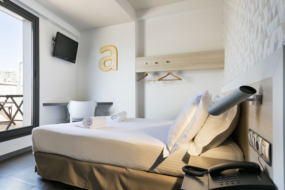 Hotel Acta Laumon — Hotel rooms in Barcelona, Catalonia