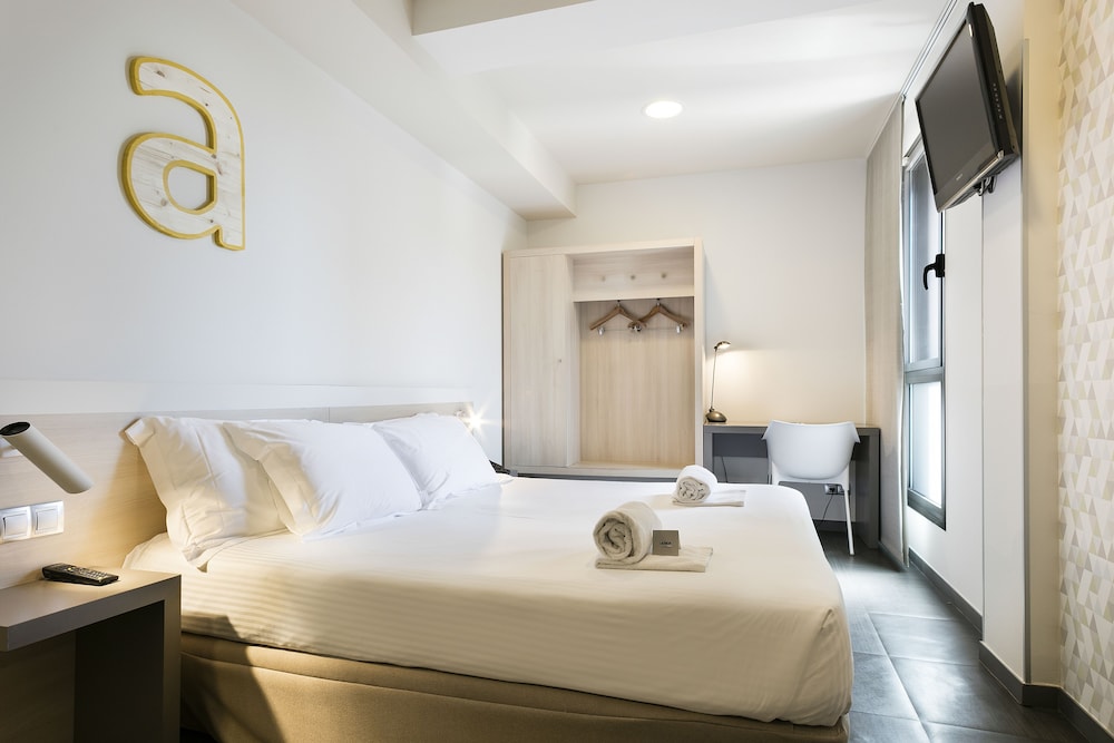Hotel Acta Laumon — Hotel rooms in Barcelona, Catalonia