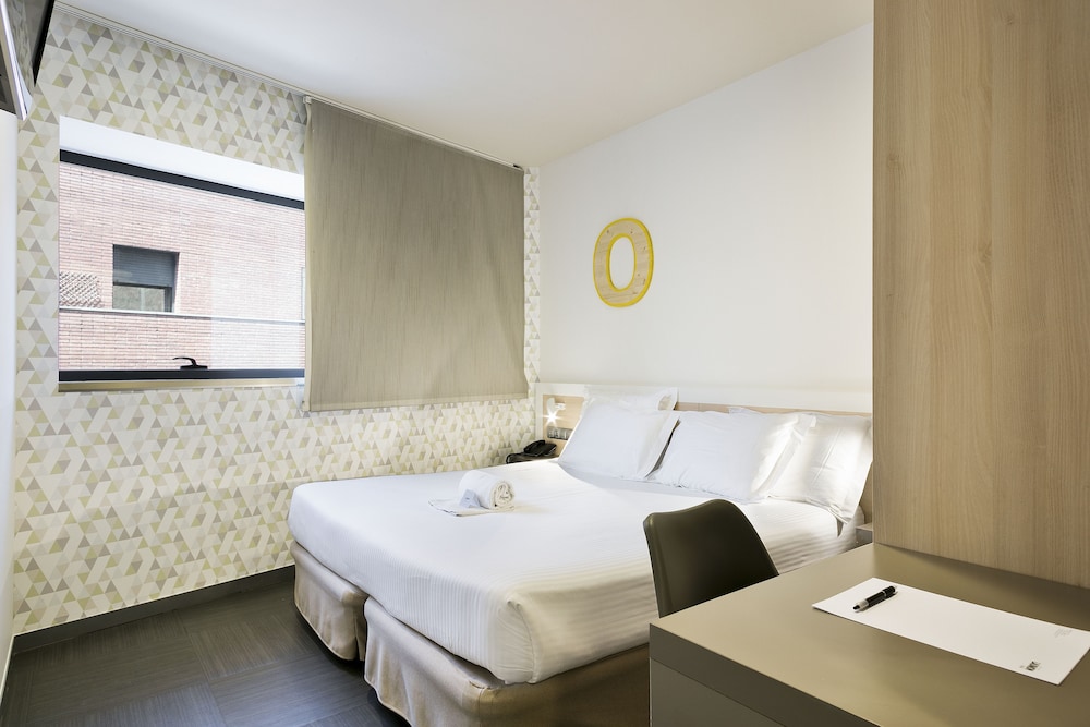 Hotel Acta Laumon — Hotel rooms in Barcelona, Catalonia