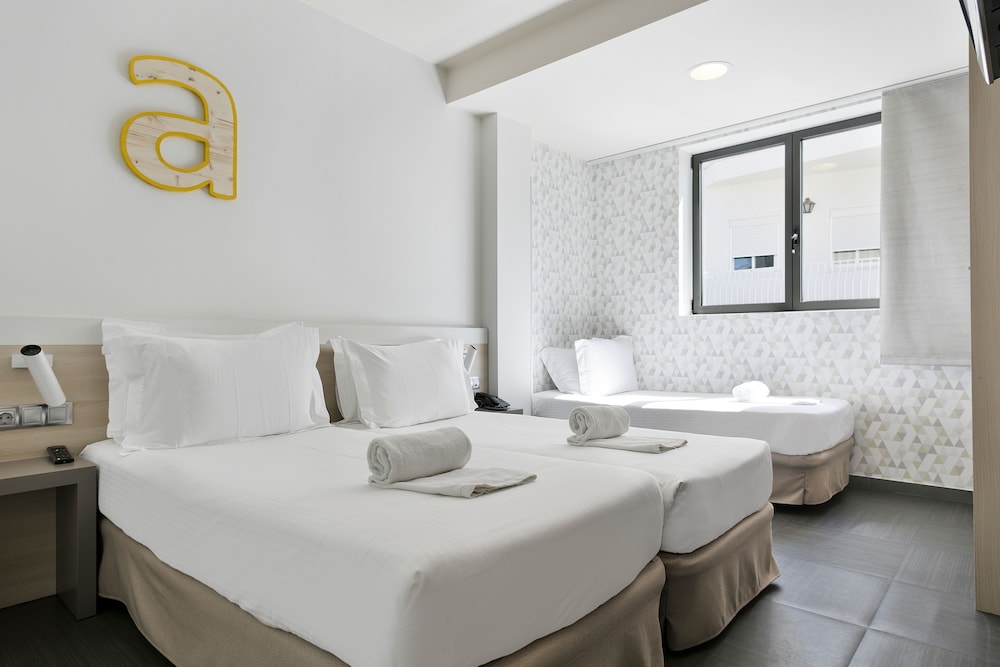 Hotel Acta Laumon — Hotel rooms in Barcelona, Catalonia