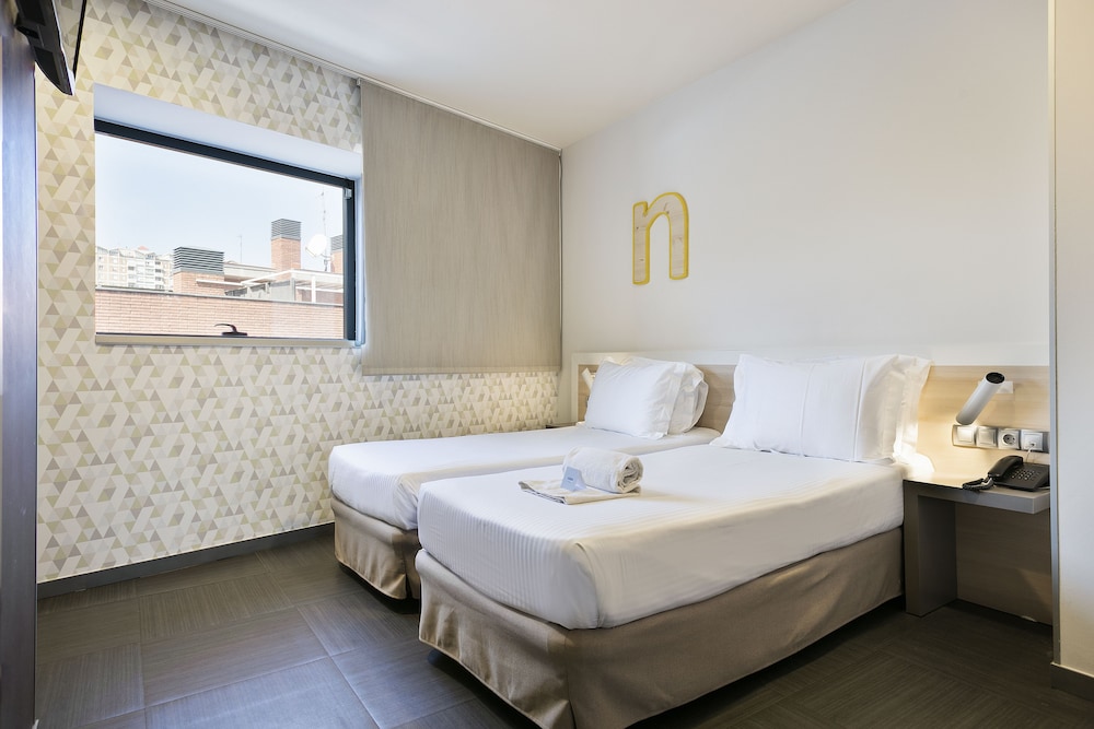 Hotel Acta Laumon — Hotel rooms in Barcelona, Catalonia