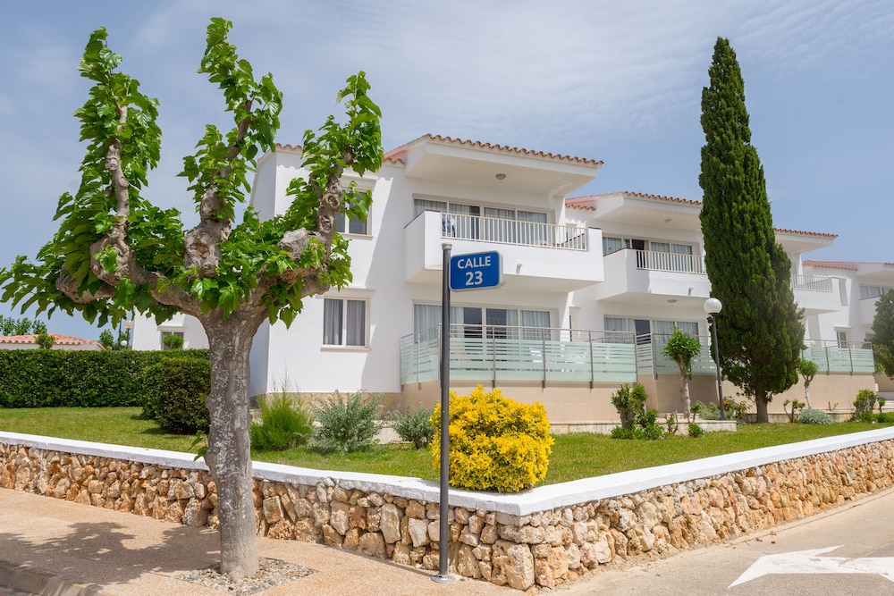 Naranjos Resort Menorca — Hotel building in S'Algar, Balearic Islands