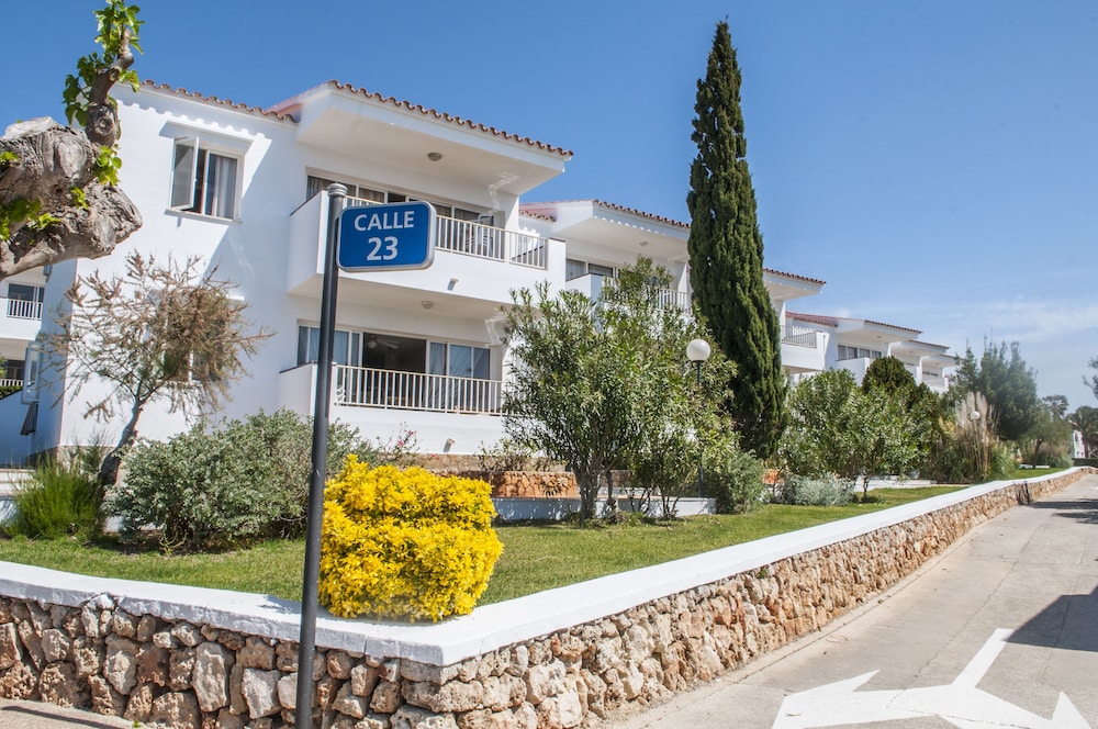 Naranjos Resort Menorca — Hotel building in S'Algar, Balearic Islands