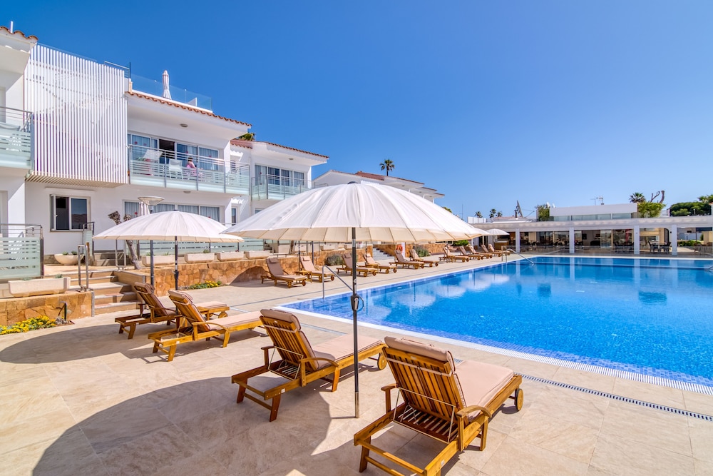 Naranjos Resort Menorca — Swimming pool in S'Algar, Balearic Islands