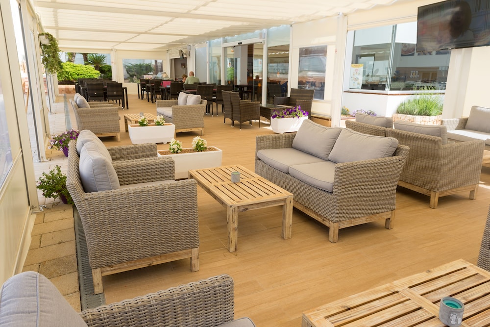 Naranjos Resort Menorca — Restaurant & bars in S'Algar, Balearic Islands
