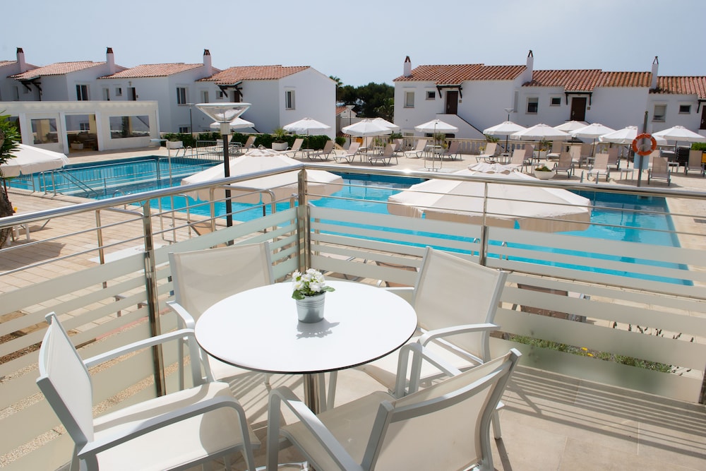 Naranjos Resort Menorca — Swimming pool in S'Algar, Balearic Islands