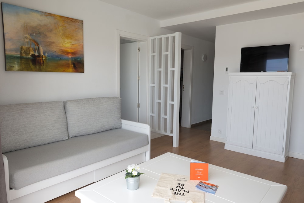 Naranjos Resort Menorca — Hotel rooms in S'Algar, Balearic Islands