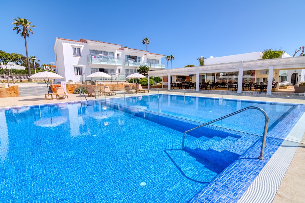 Naranjos Resort Menorca — Swimming pool in S'Algar, Balearic Islands