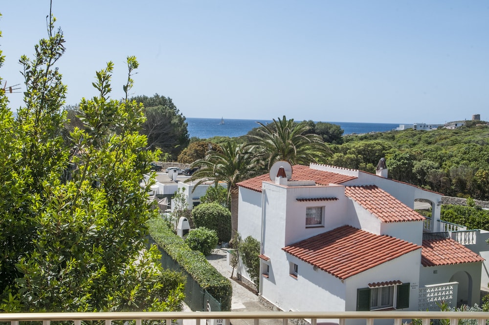 Naranjos Resort Menorca — Hotel building in S'Algar, Balearic Islands