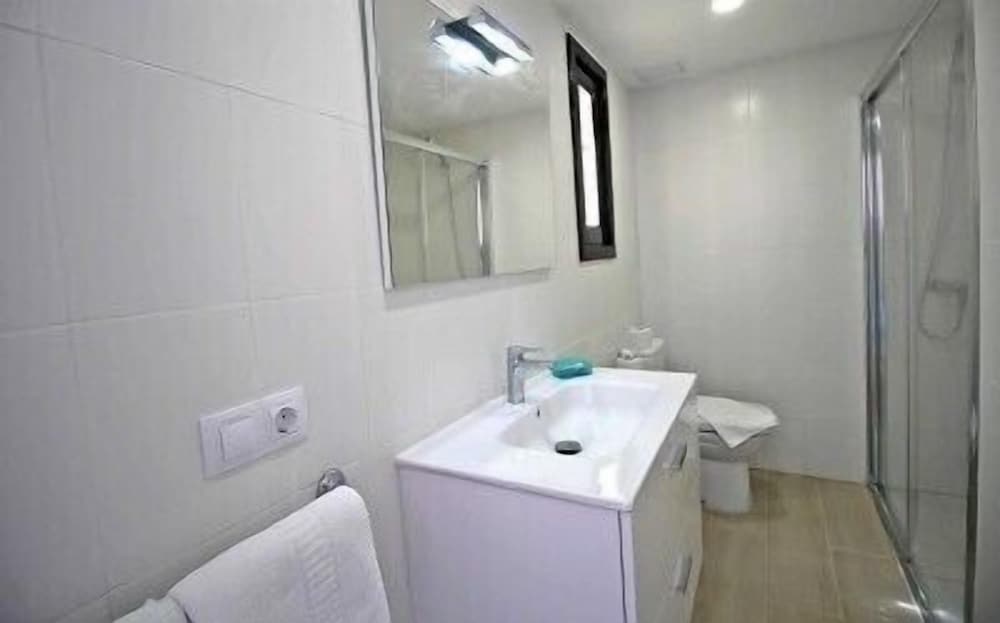 Apartamentos Los Tulipanes — Hotel rooms in Puerto del Carmen, Canary Islands