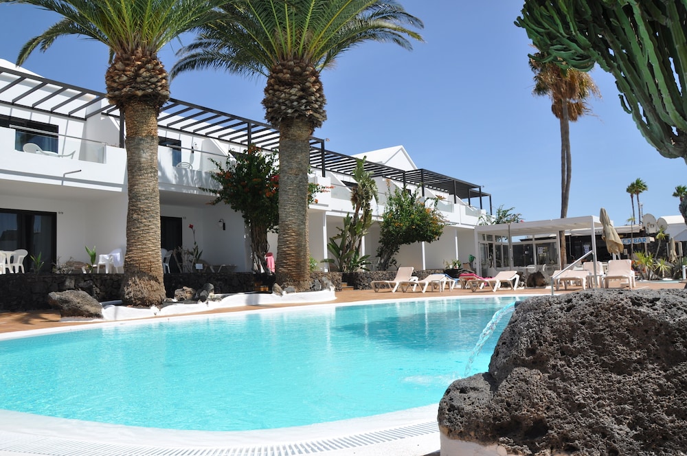 Apartamentos Los Tulipanes — Main photo in Puerto del Carmen, Canary Islands