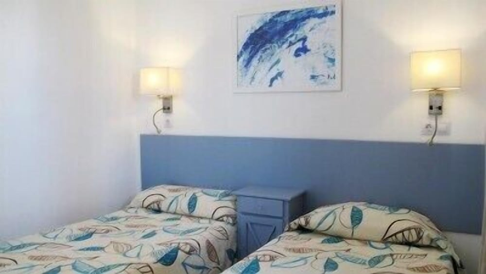 Apartamentos Los Tulipanes — Hotel rooms in Puerto del Carmen, Canary Islands
