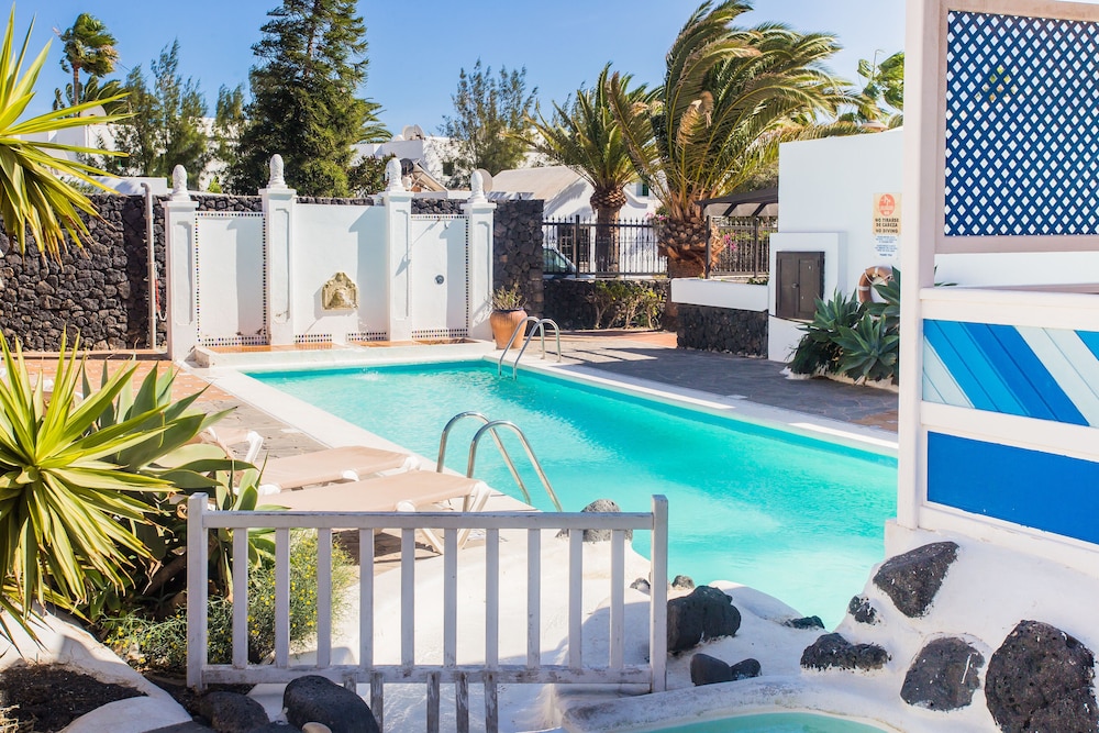 Apartamentos Los Tulipanes — Swimming pool in Puerto del Carmen, Canary Islands