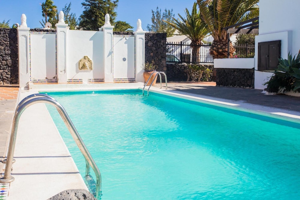 Apartamentos Los Tulipanes — Swimming pool in Puerto del Carmen, Canary Islands