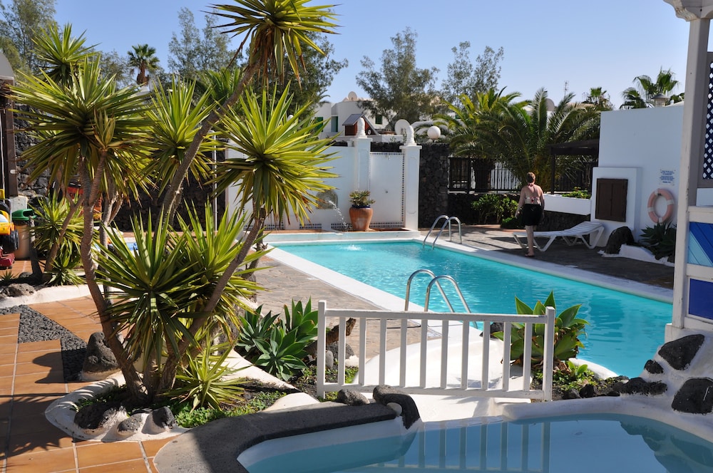 Apartamentos Los Tulipanes — Swimming pool in Puerto del Carmen, Canary Islands