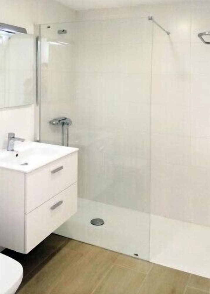 Apartamentos Los Tulipanes — Hotel rooms in Puerto del Carmen, Canary Islands