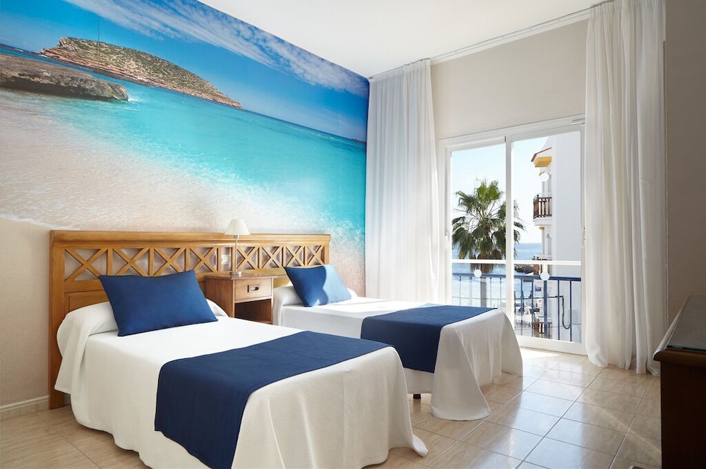 Hostal Mar y Huerta — Hotel rooms in Santa Eulalia, Balearic Islands