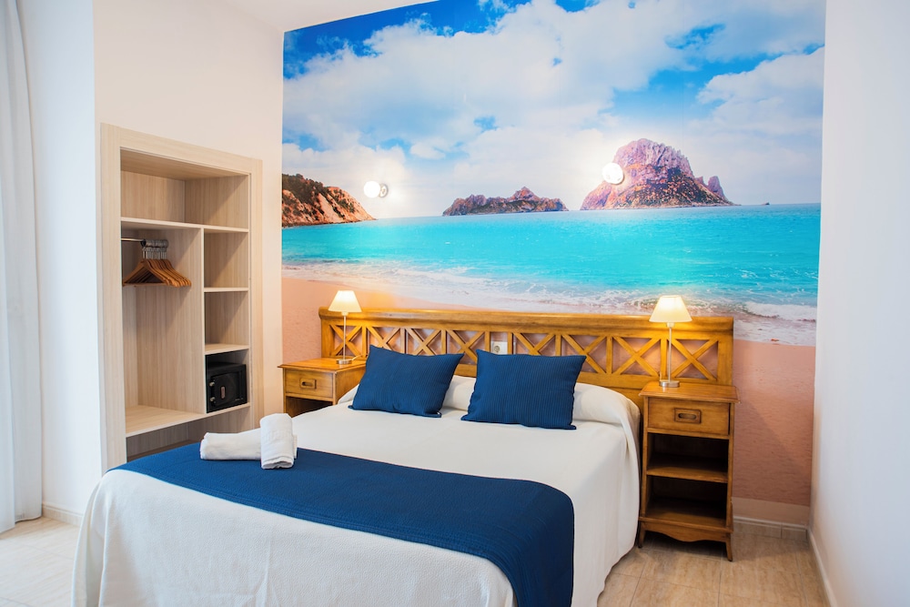 Hostal Mar y Huerta — Hotel rooms in Santa Eulalia, Balearic Islands