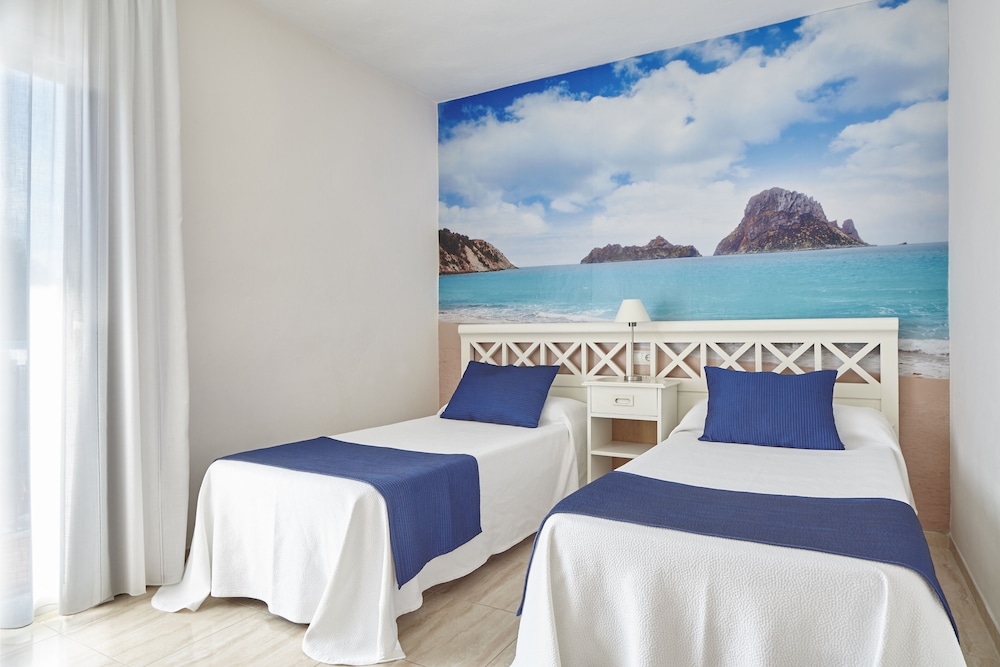 Hostal Mar y Huerta — Hotel rooms in Santa Eulalia, Balearic Islands