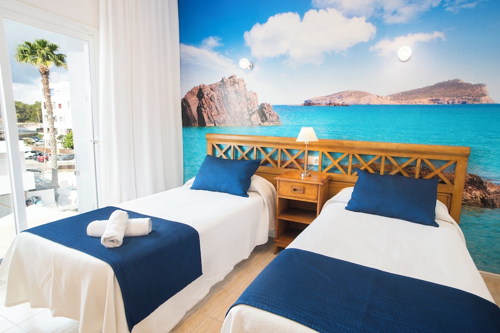 Hostal Mar y Huerta — Hotel rooms in Santa Eulalia, Balearic Islands