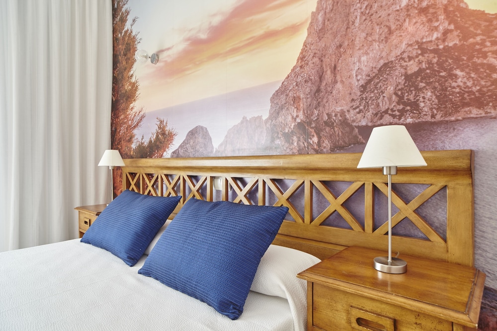Hostal Mar y Huerta — Hotel rooms in Santa Eulalia, Balearic Islands