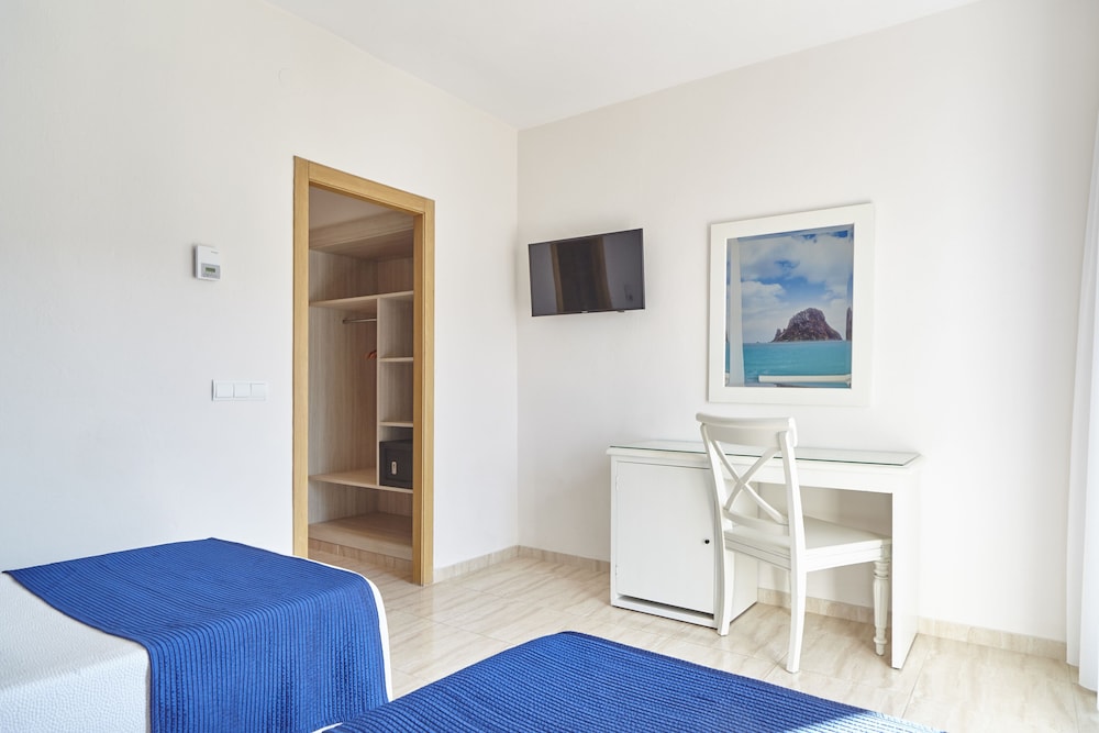 Hostal Mar y Huerta — Hotel rooms in Santa Eulalia, Balearic Islands