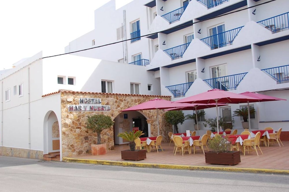 Hostal Mar y Huerta — Hotel building in Santa Eulalia, Balearic Islands