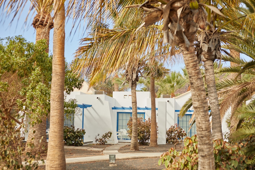 Sandos Atlantic Gardens Hotel - Adults Only — Hotel building in Playa Blanca, Canary Islands