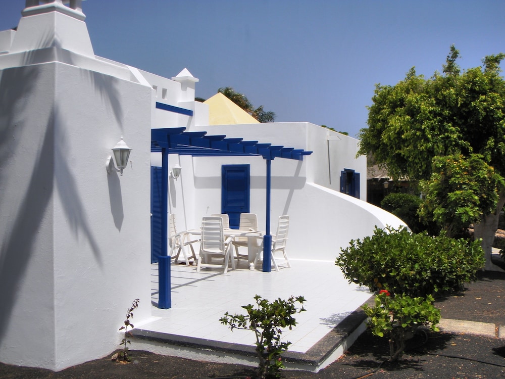 Sandos Atlantic Gardens Hotel - Adults Only — Hotel building in Playa Blanca, Canary Islands