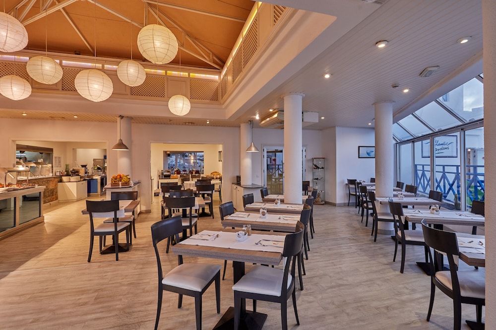 Sandos Atlantic Gardens Hotel - Adults Only — Restaurant & bars in Playa Blanca, Canary Islands
