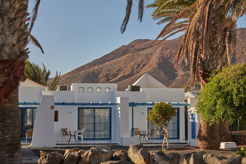 Sandos Atlantic Gardens Hotel - Adults Only — Hotel building in Playa Blanca, Canary Islands