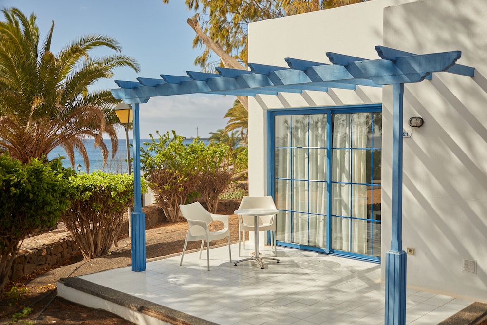 Sandos Atlantic Gardens Hotel - Adults Only — Hotel building in Playa Blanca, Canary Islands