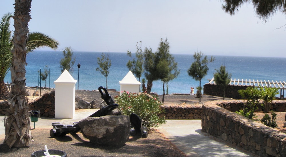 Sandos Atlantic Gardens Hotel - Adults Only — Beach in Playa Blanca, Canary Islands