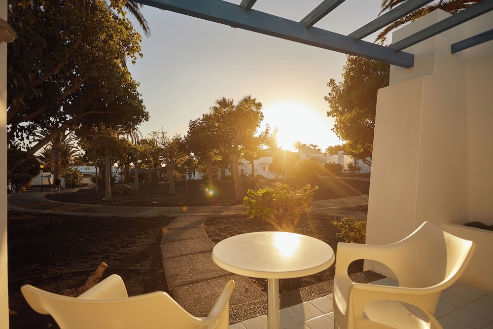 Sandos Atlantic Gardens Hotel - Adults Only — Hotel building in Playa Blanca, Canary Islands