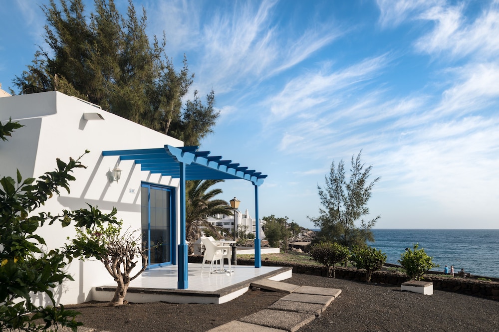 Sandos Atlantic Gardens Hotel - Adults Only — Hotel building in Playa Blanca, Canary Islands