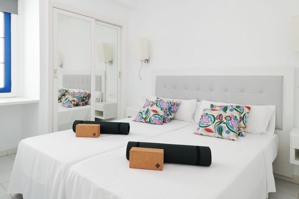 Sandos Atlantic Gardens Hotel - Adults Only — Hotel rooms in Playa Blanca, Canary Islands