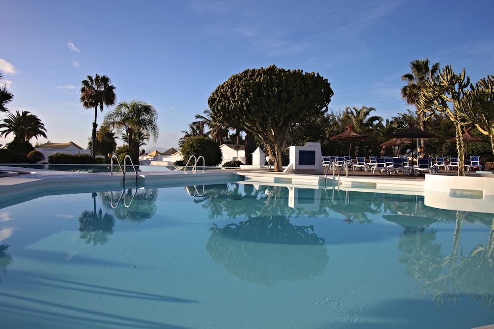 Sandos Atlantic Gardens Hotel - Adults Only — Swimming pool in Playa Blanca, Canary Islands