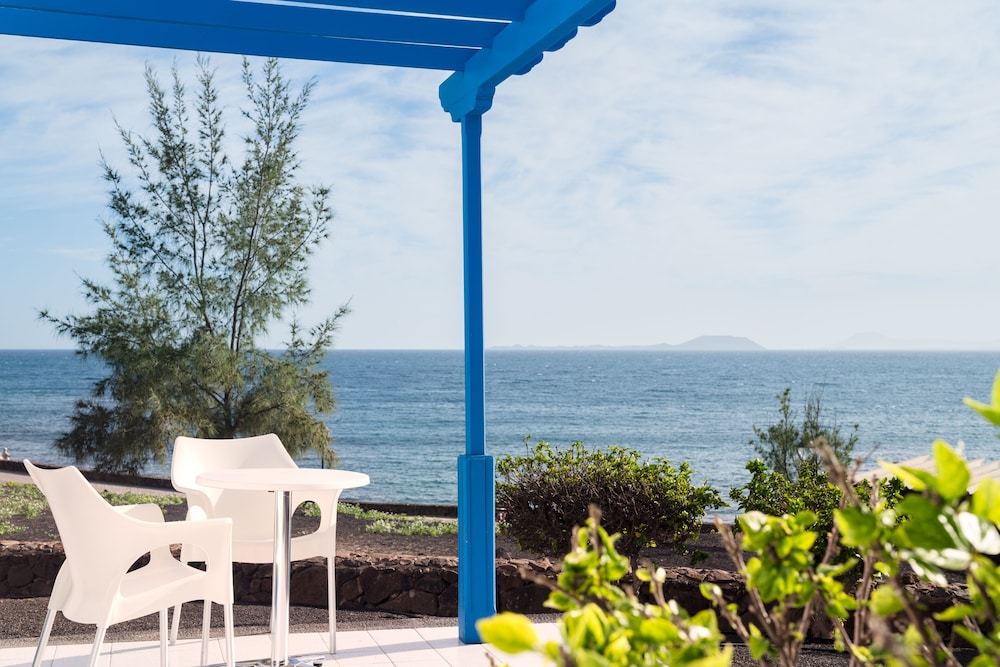 Sandos Atlantic Gardens Hotel - Adults Only — Beach in Playa Blanca, Canary Islands