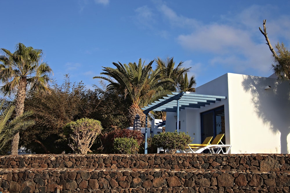 Sandos Atlantic Gardens Hotel - Adults Only — Hotel building in Playa Blanca, Canary Islands