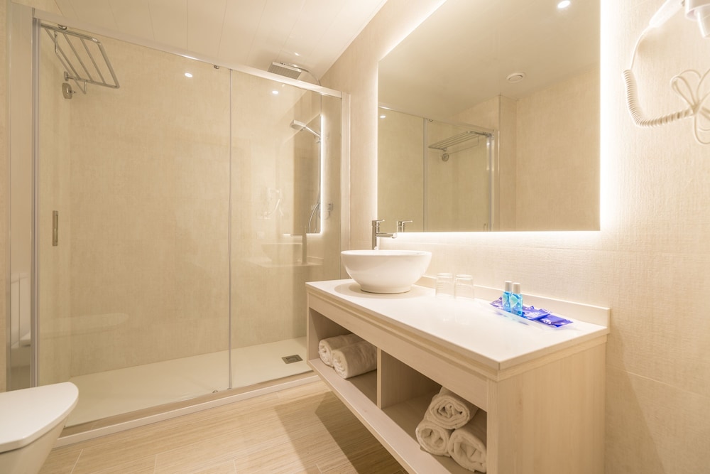 Hotel Marsol — Hotel rooms in Lloret de Mar, Catalonia