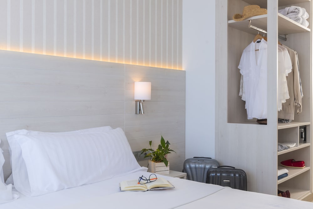 Hotel Marsol — Hotel rooms in Lloret de Mar, Catalonia