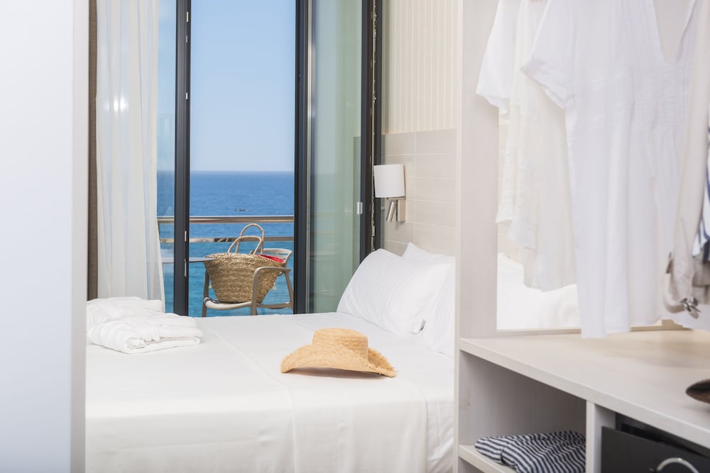 Hotel Marsol — Hotel rooms in Lloret de Mar, Catalonia