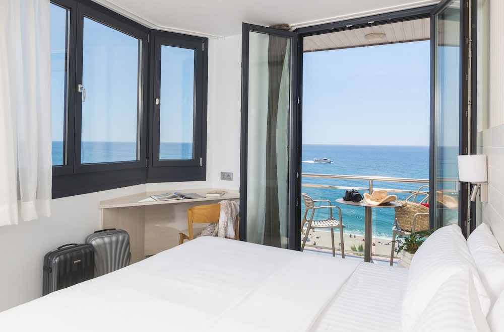 Hotel Marsol — Hotel rooms in Lloret de Mar, Catalonia
