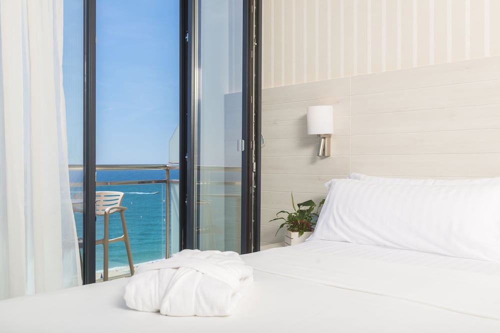 Hotel Marsol — Hotel rooms in Lloret de Mar, Catalonia