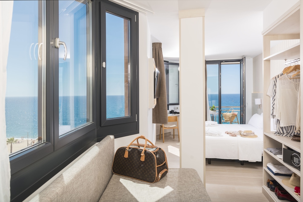 Hotel Marsol — Hotel rooms in Lloret de Mar, Catalonia