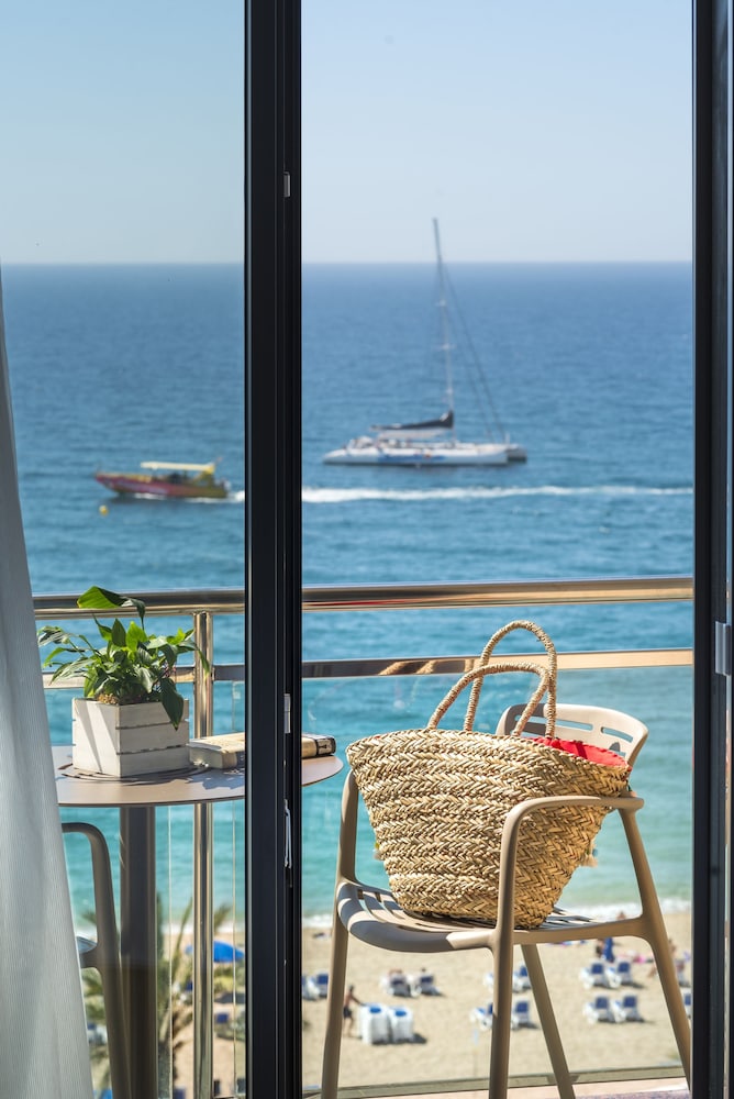 Hotel Marsol — Hotel rooms in Lloret de Mar, Catalonia