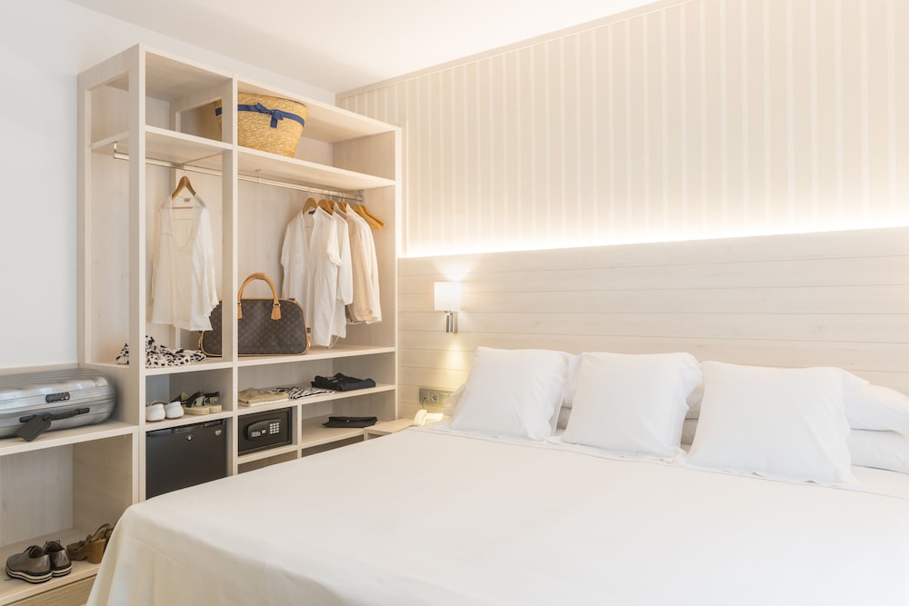 Hotel Marsol — Hotel rooms in Lloret de Mar, Catalonia