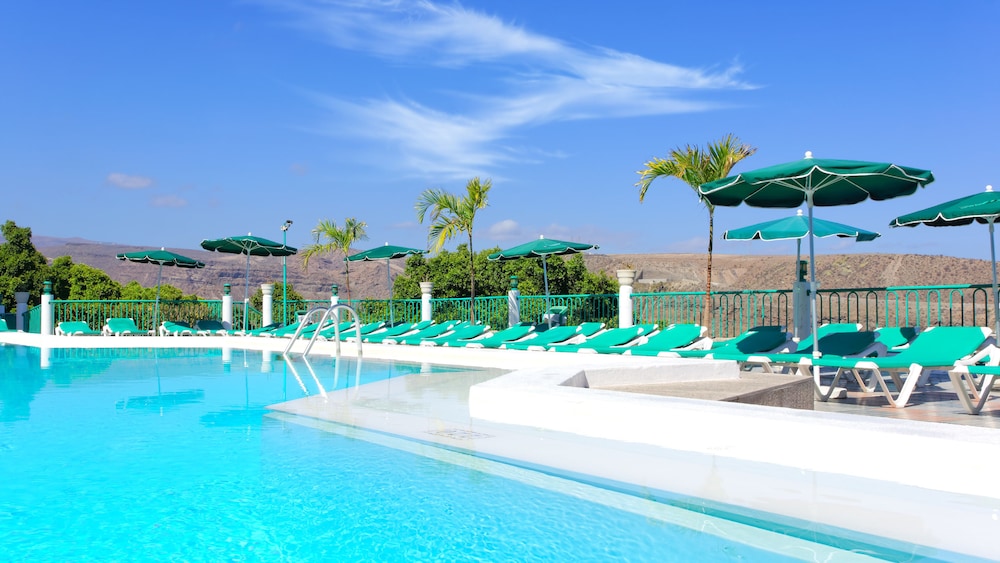 Apartamentos Monteparaiso — Swimming pool in Puerto Rico, Canary Islands
