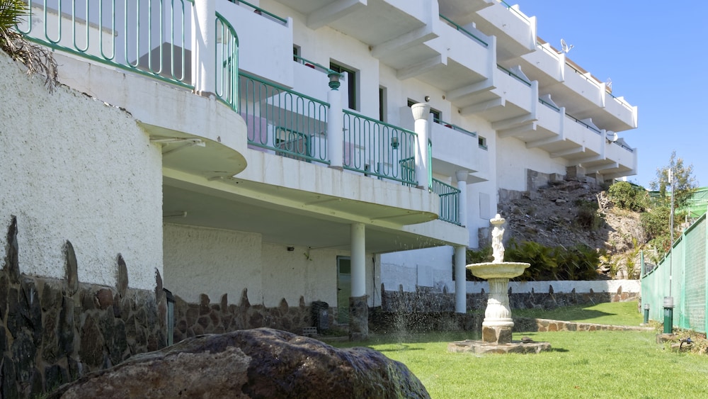 Apartamentos Monteparaiso — Hotel building in Puerto Rico, Canary Islands